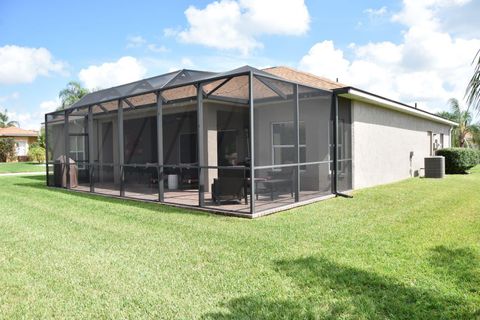 A home in LAKE WALES