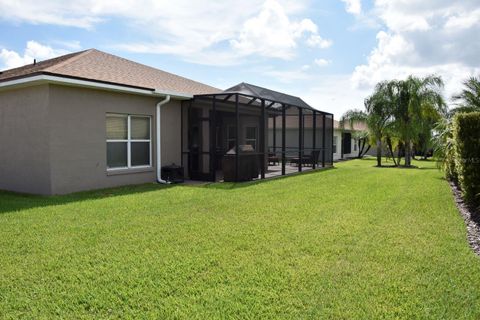 A home in LAKE WALES