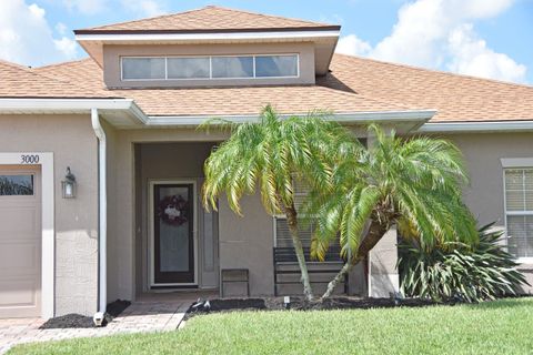 A home in LAKE WALES