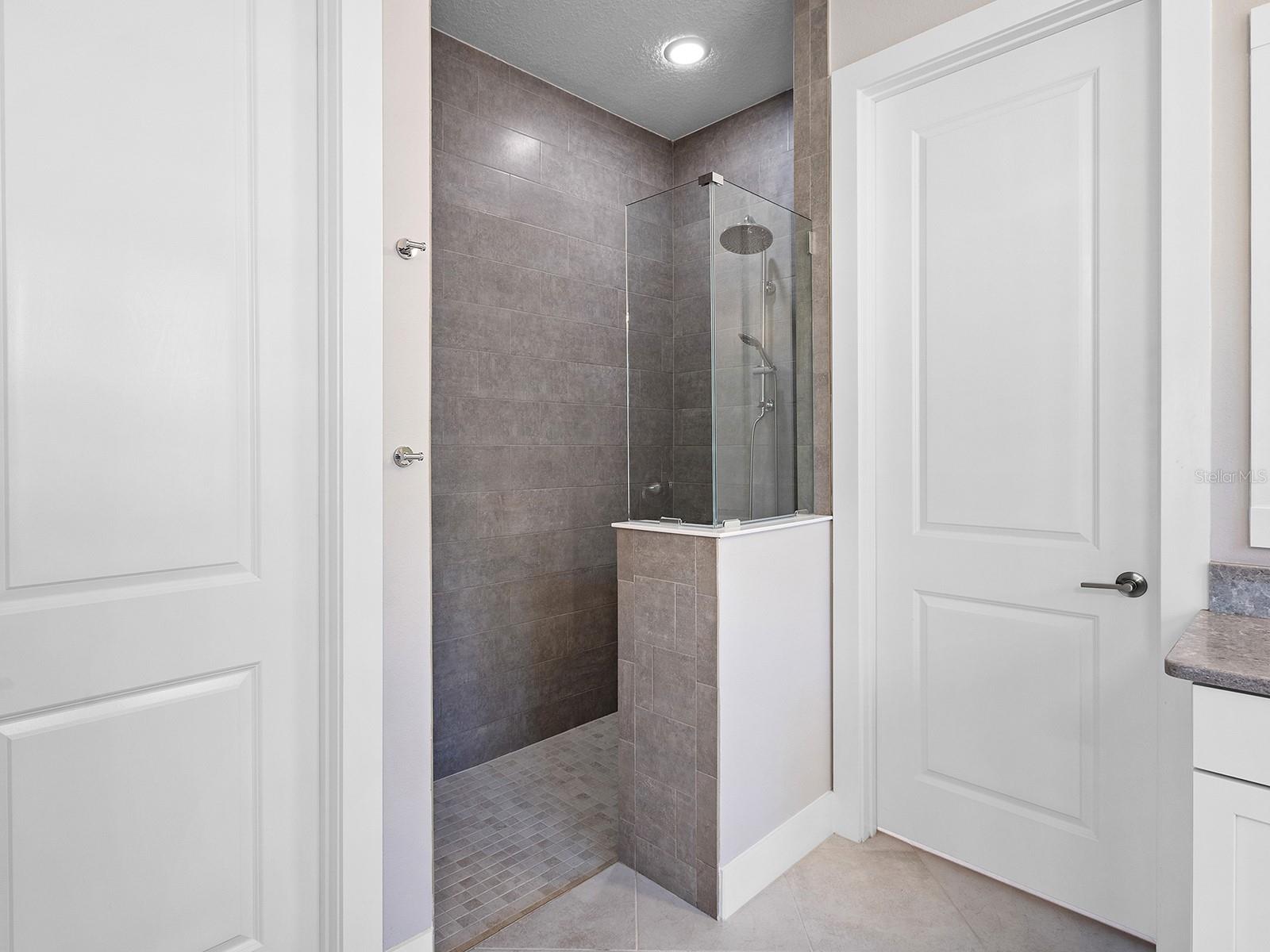 LAKEHOUSE COVE/WATERSIDE PH 1A - Residential