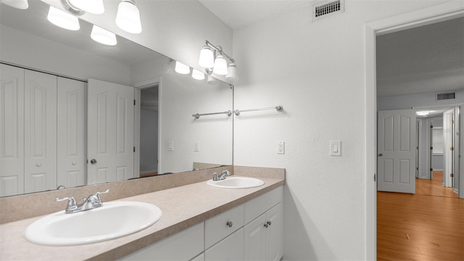CRICKET CLUB CONDO - Residential