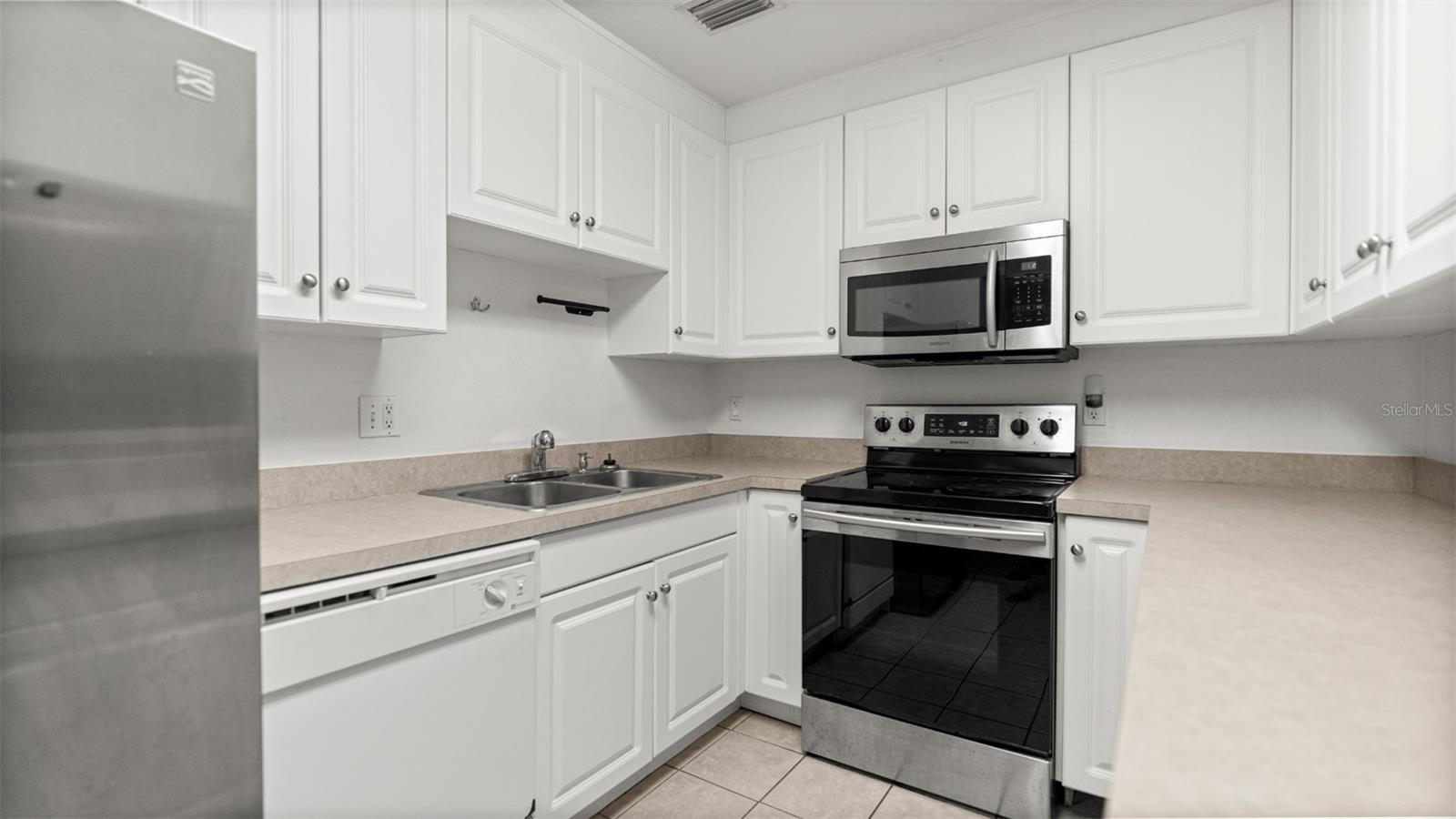 CRICKET CLUB CONDO - Residential