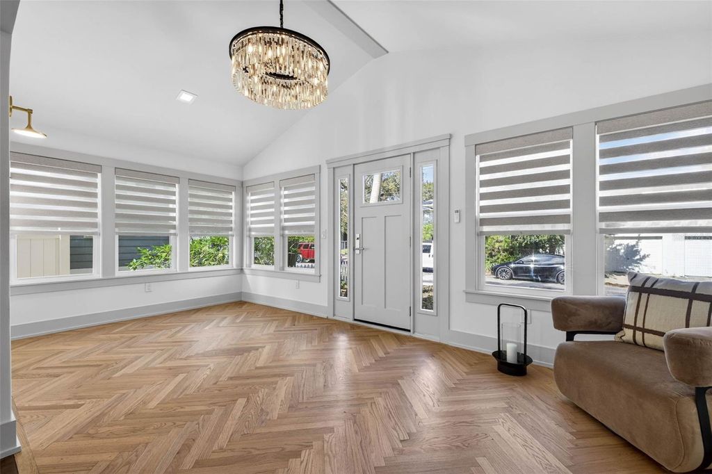 Photo of 124 19th Avenue N, St Petersburg, FL 33704 (MLS # TB8463614)