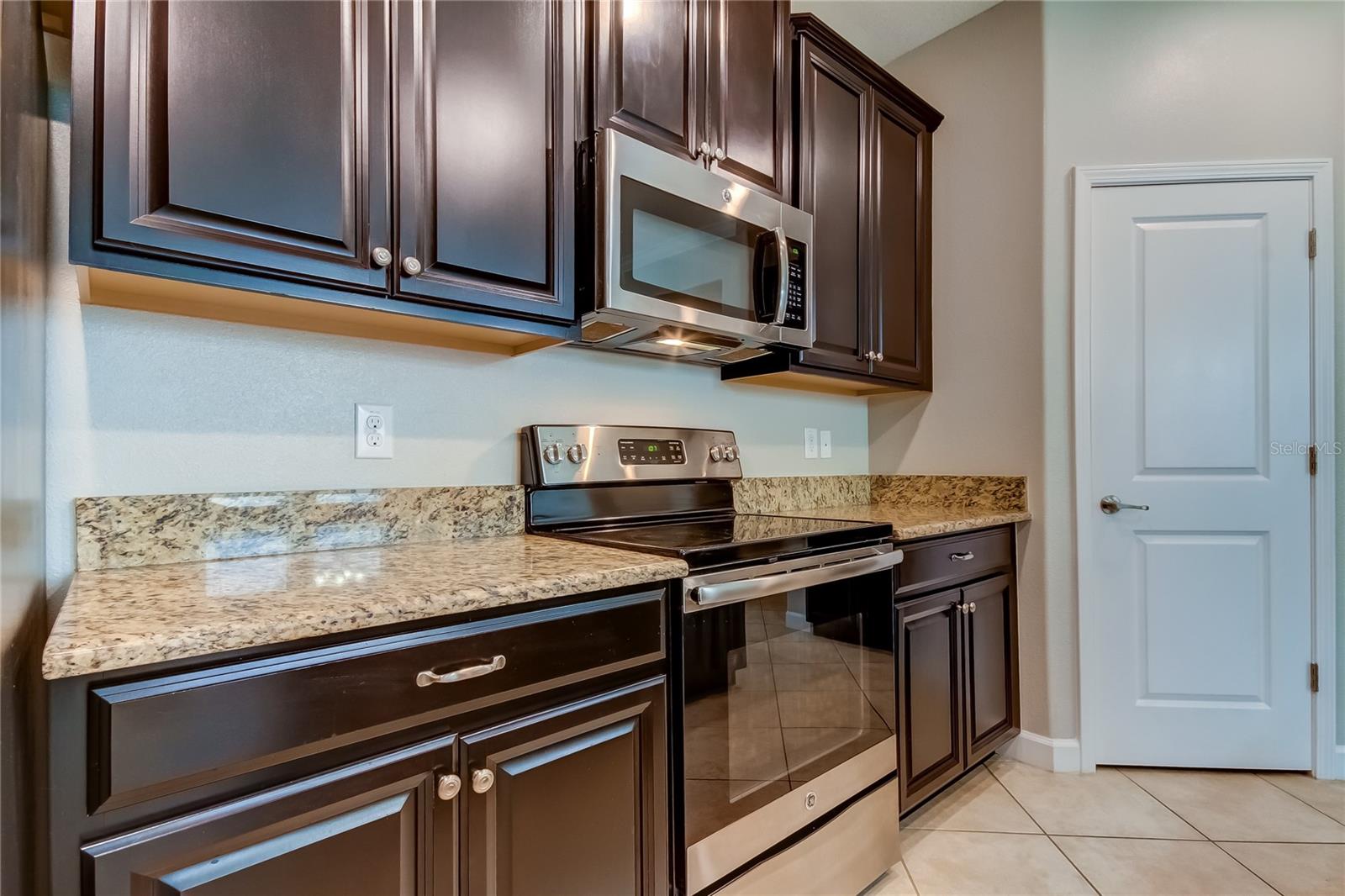 OAKS AT SHADY CREEK PH 1 - Residential Lease