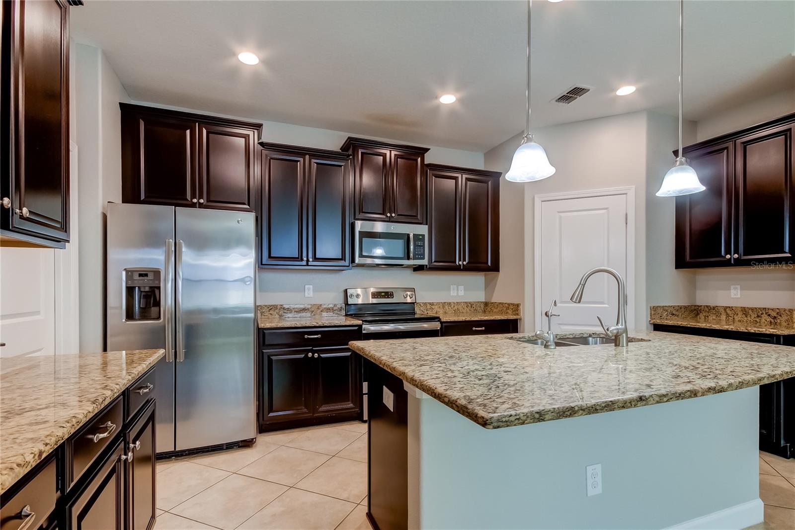 OAKS AT SHADY CREEK PH 1 - Residential Lease