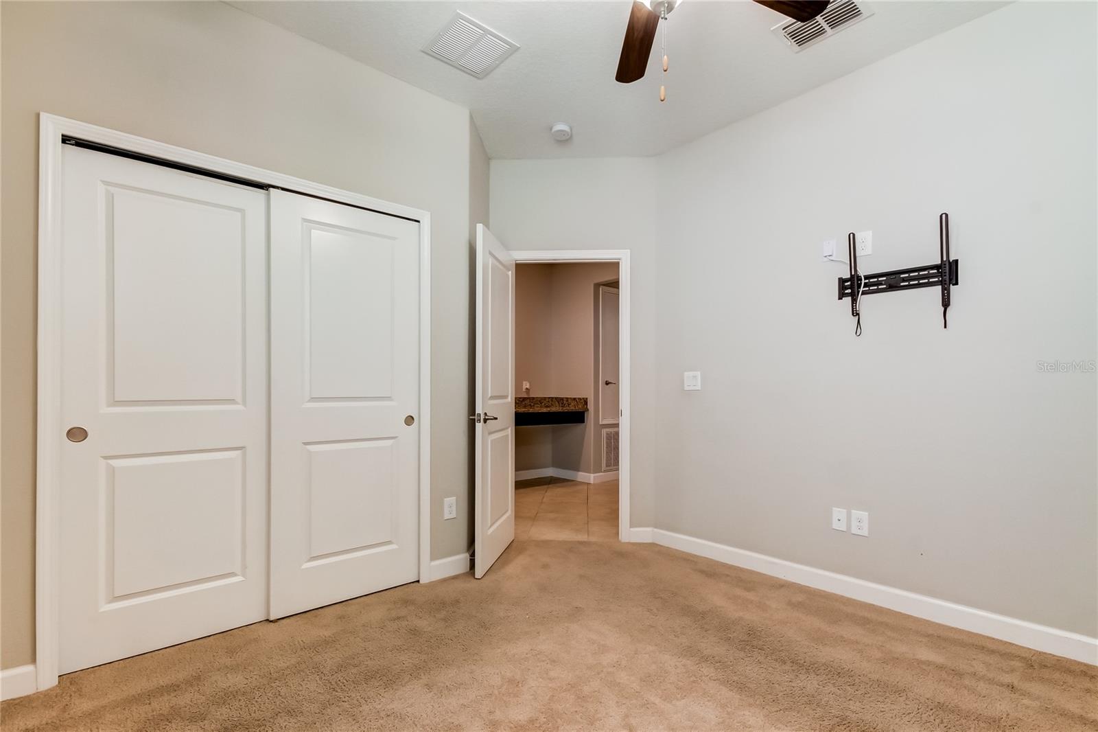 OAKS AT SHADY CREEK PH 1 - Residential Lease