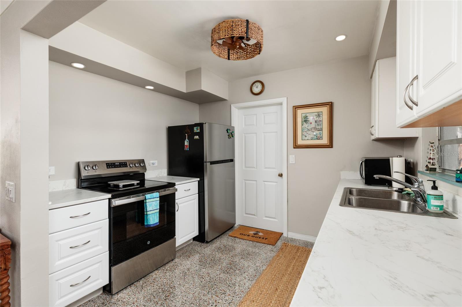 SUN-LIT SHORES - Residential