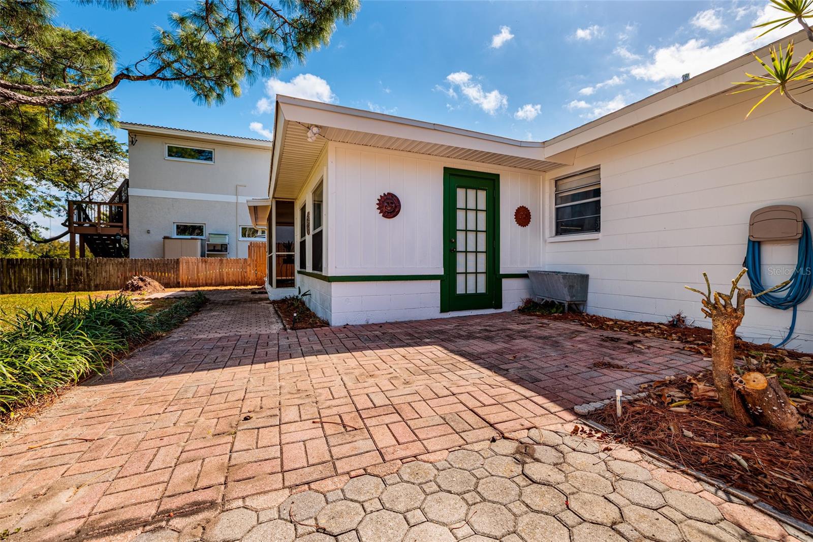 SUN-LIT SHORES - Residential