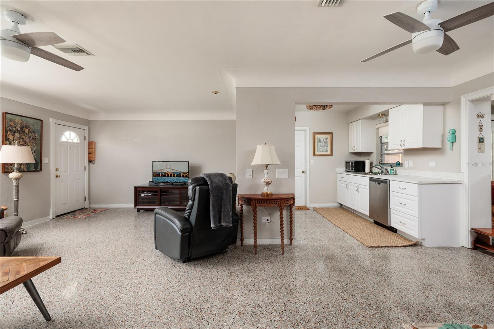 SUN-LIT SHORES - Residential