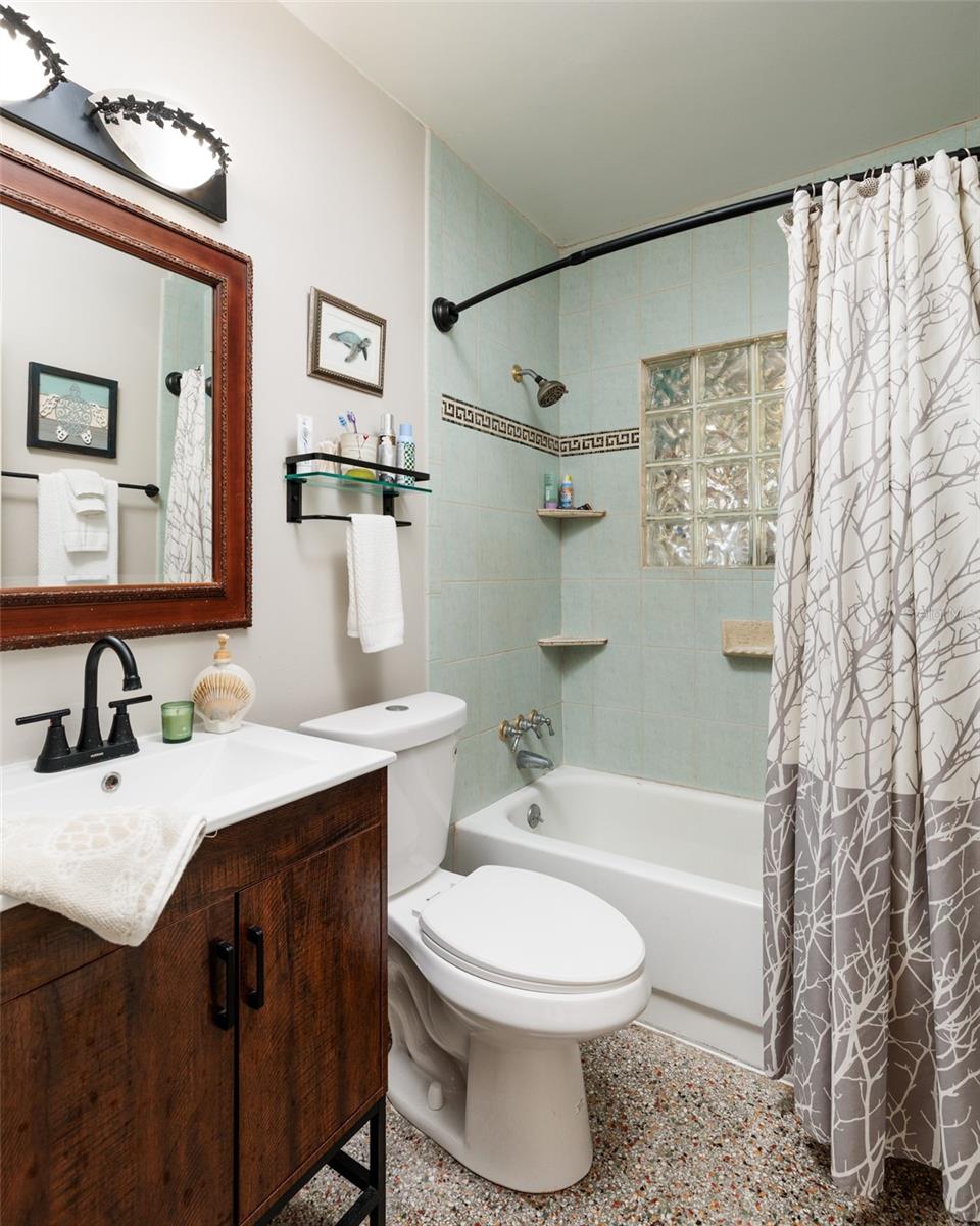 SUN-LIT SHORES - Residential