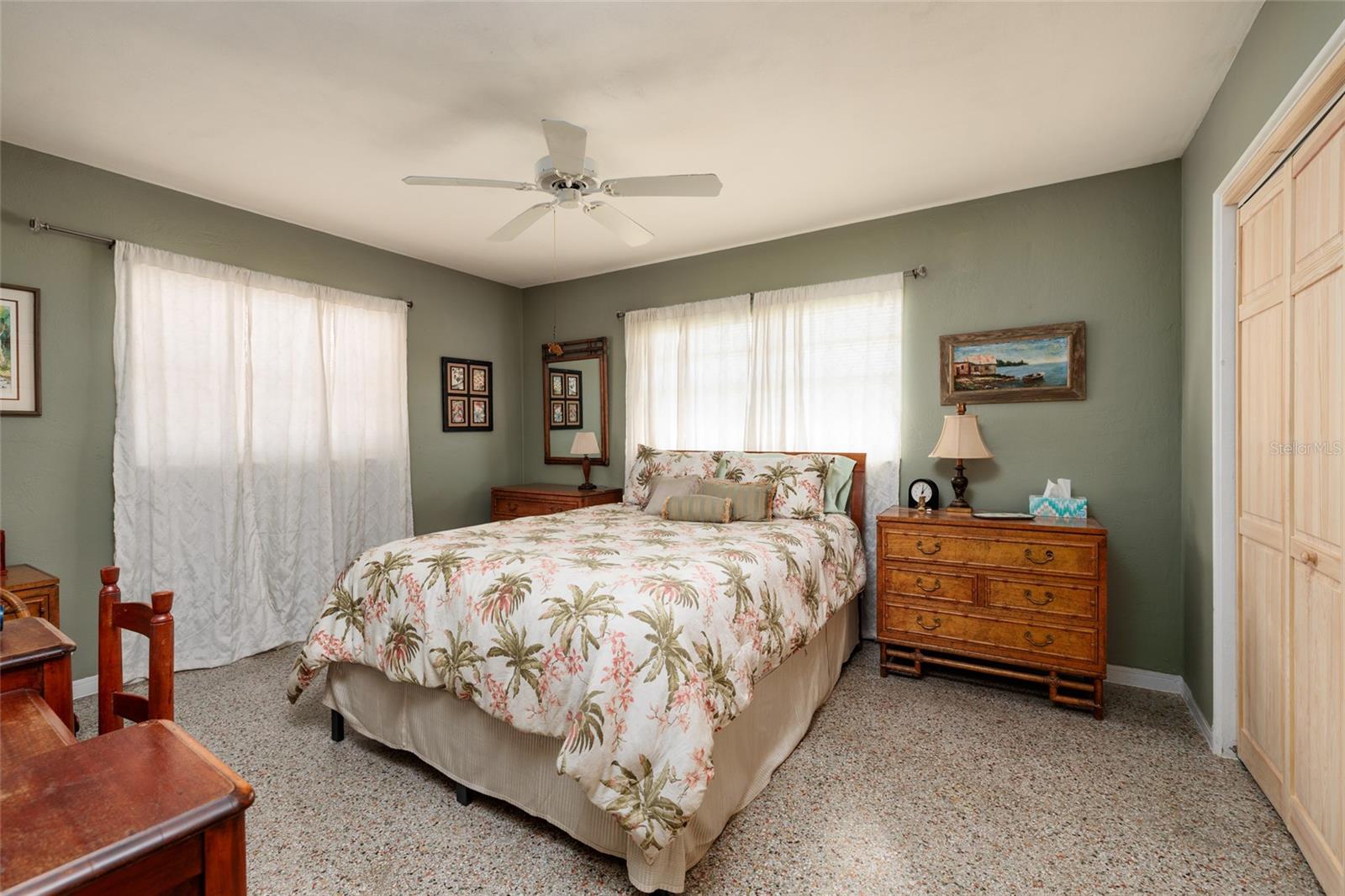 SUN-LIT SHORES - Residential