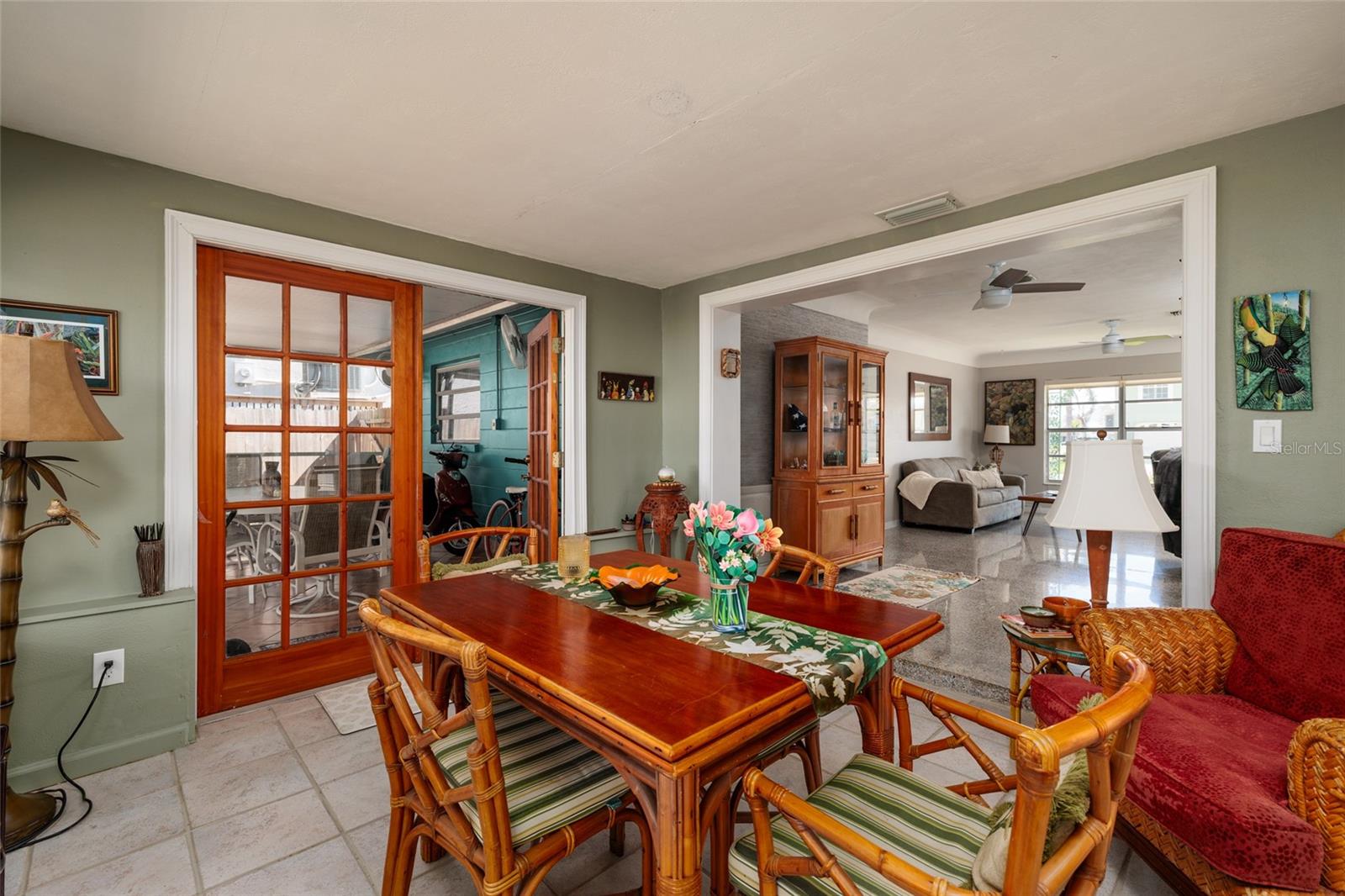 SUN-LIT SHORES - Residential