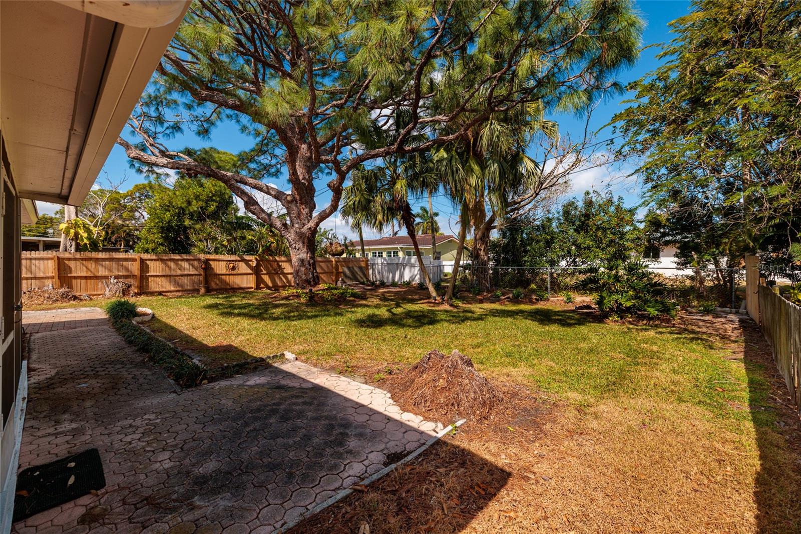 SUN-LIT SHORES - Residential