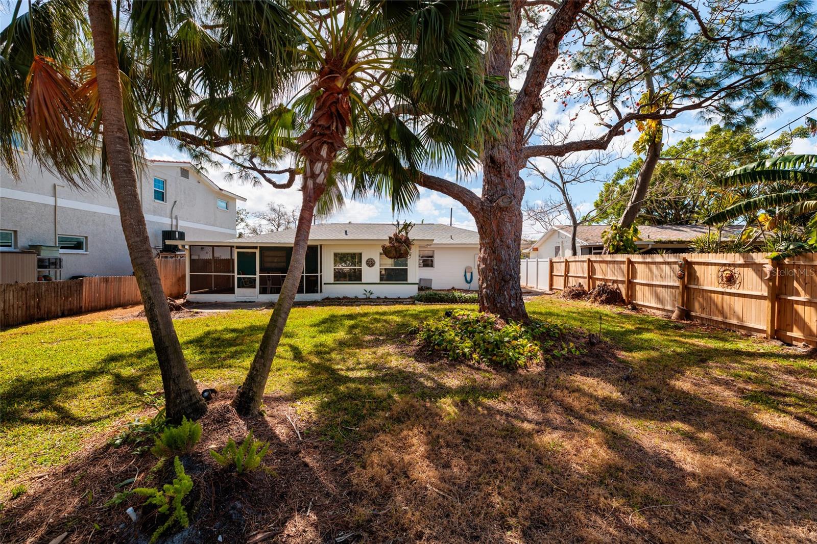 SUN-LIT SHORES - Residential