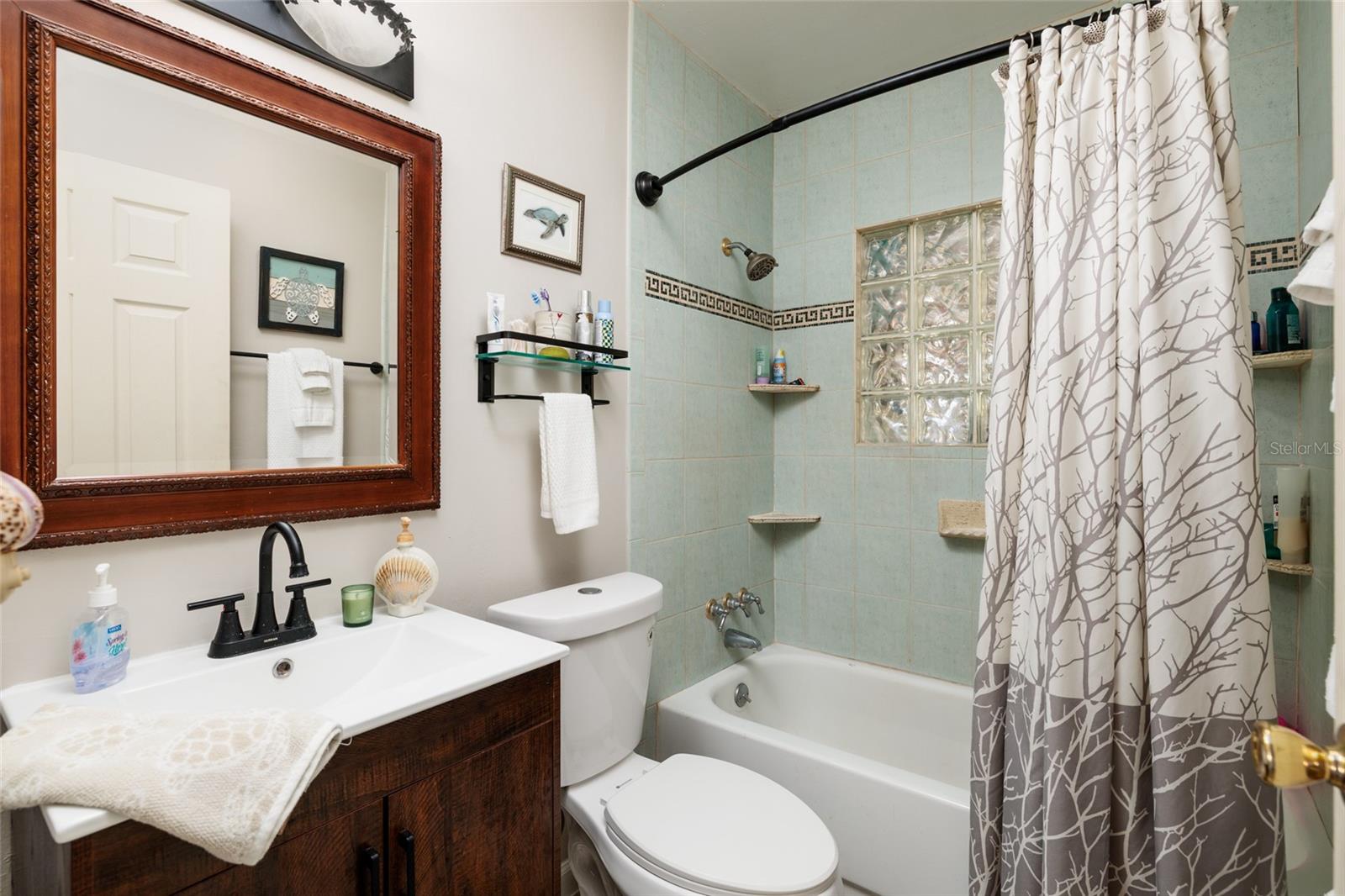 SUN-LIT SHORES - Residential