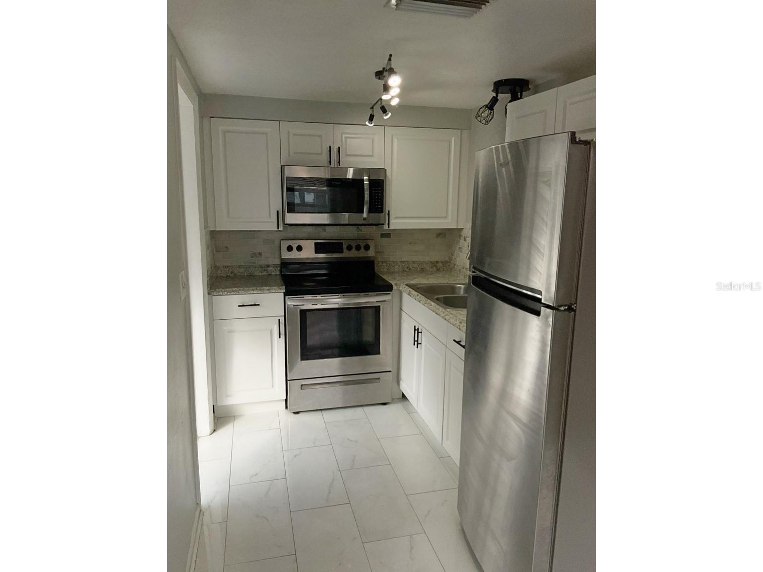 DODGE CITY - Residential Lease