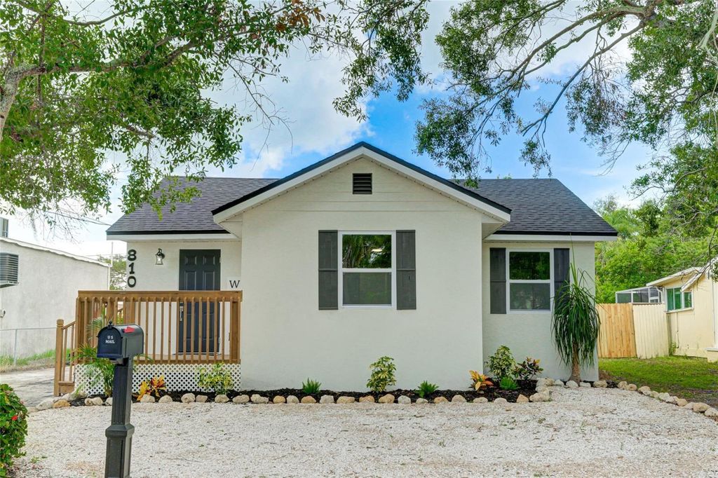 Photo of 810 20th Avenue W, Bradenton, FL 34205 (MLS # A4682057)