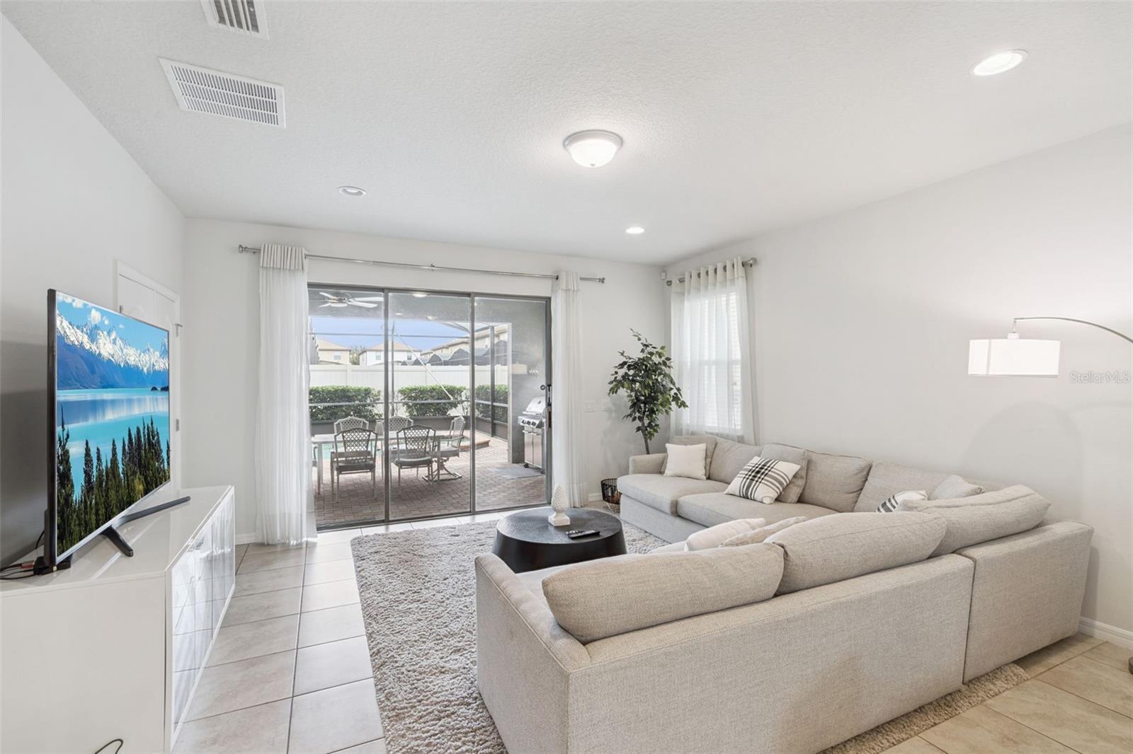 WINDSOR AT WESTSIDE PH 1 - Residential