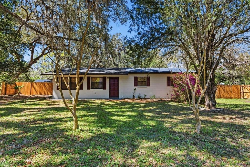 Photo of 220 SE 71st Street, Gainesville, FL 32641 (MLS # GC538711)