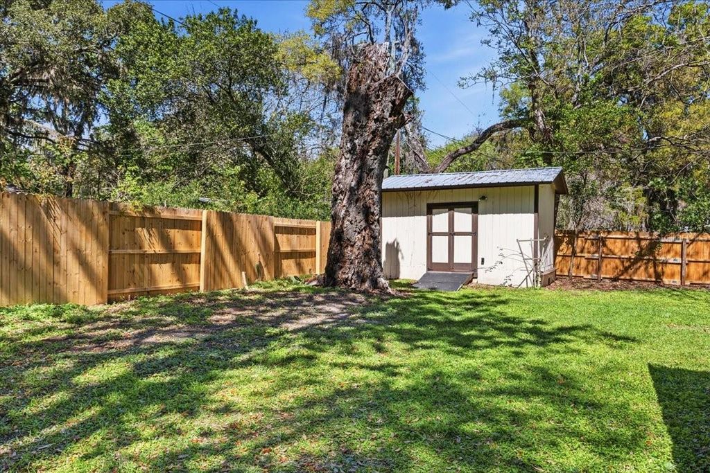 Photo of 220 SE 71st Street, Gainesville, FL 32641 (MLS # GC538711)