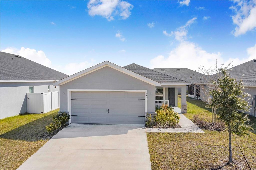 Photo of 941 Aruba Avenue, Mulberry, FL 33860 (MLS # S5142890)