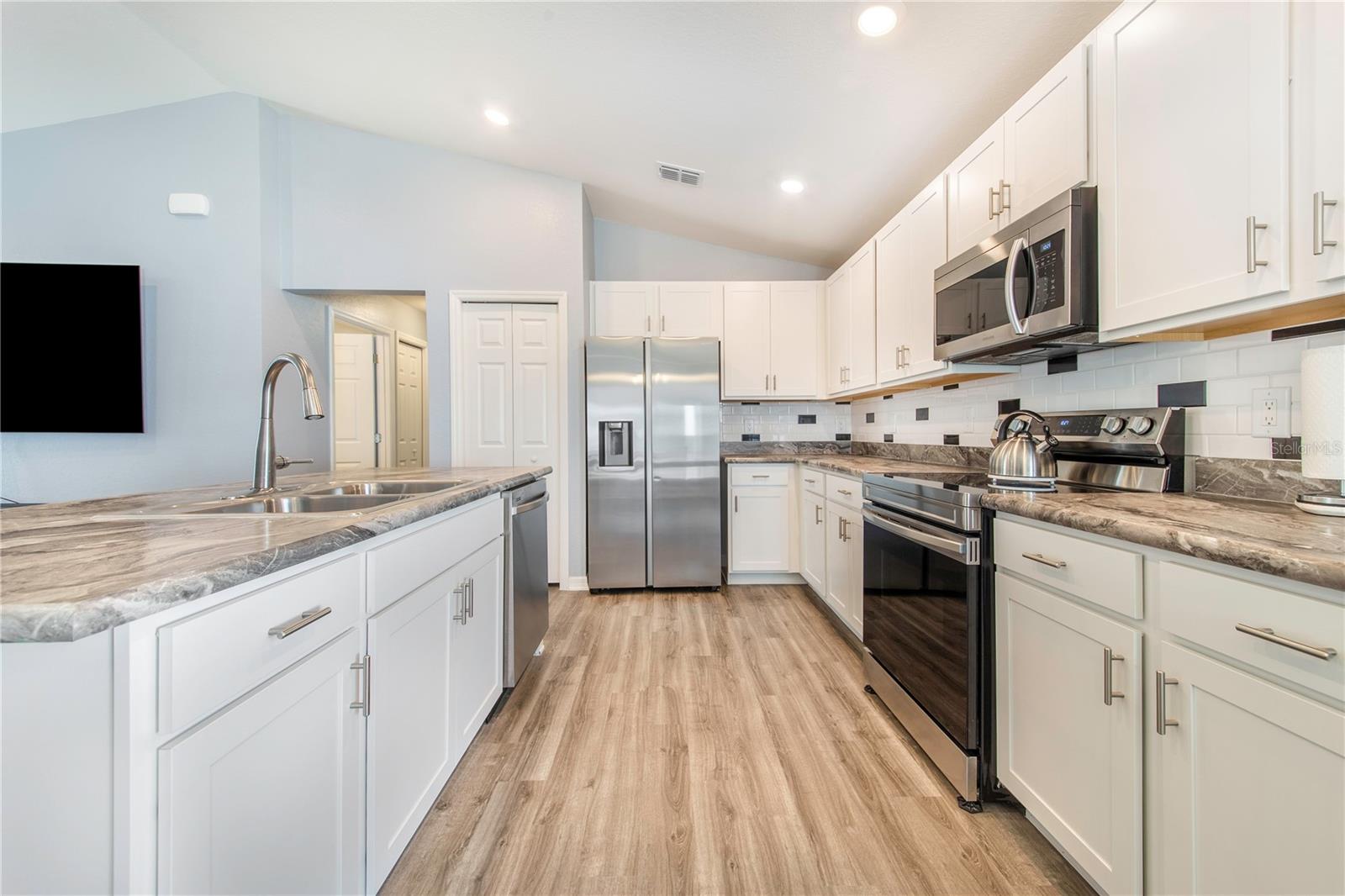 BRIDGEPORT LAKES PH TWO - Residential