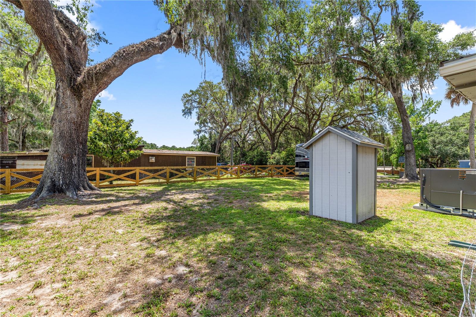 RIVER RETREATS - Residential