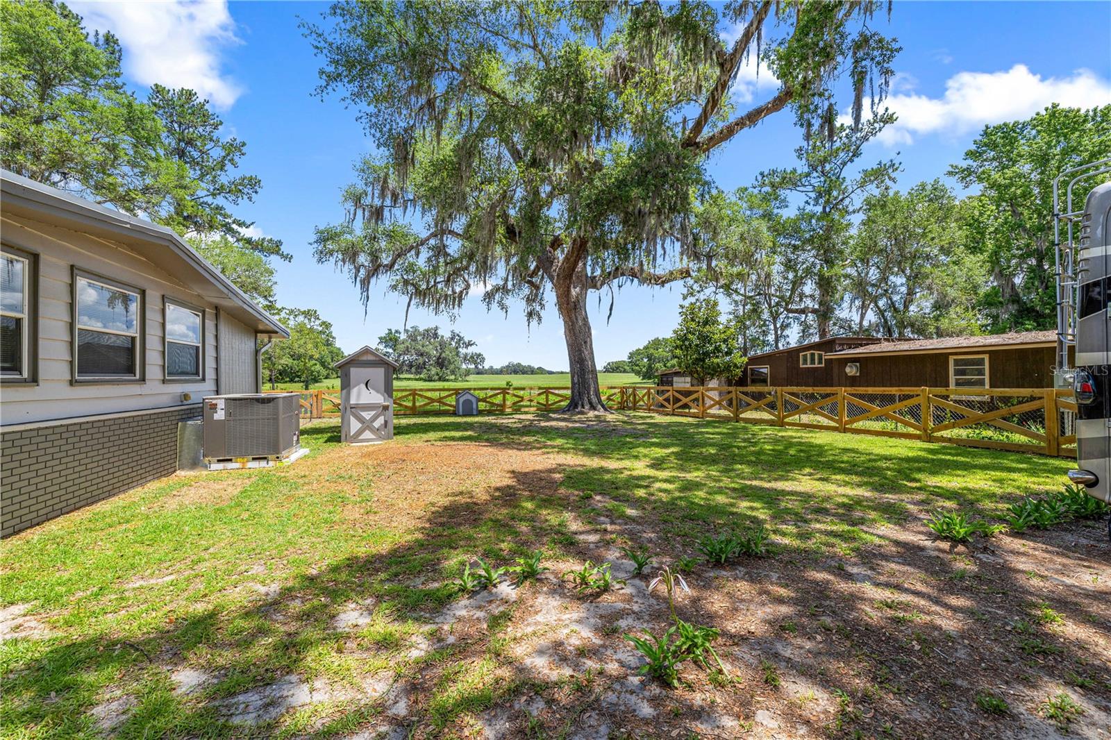 RIVER RETREATS - Residential