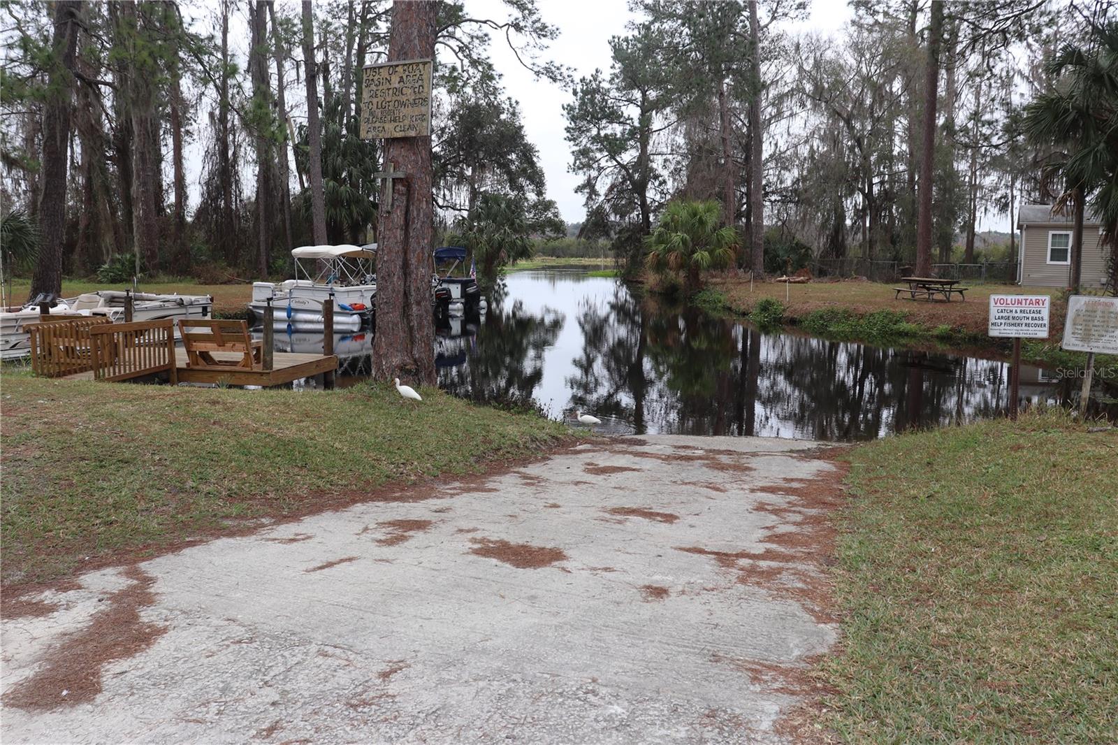 RIVER RETREATS - Residential