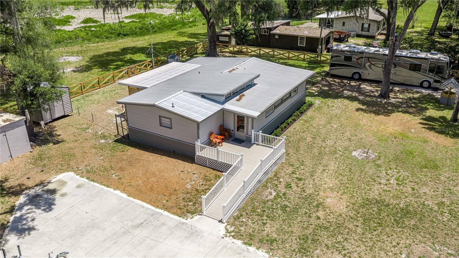RIVER RETREATS - Residential