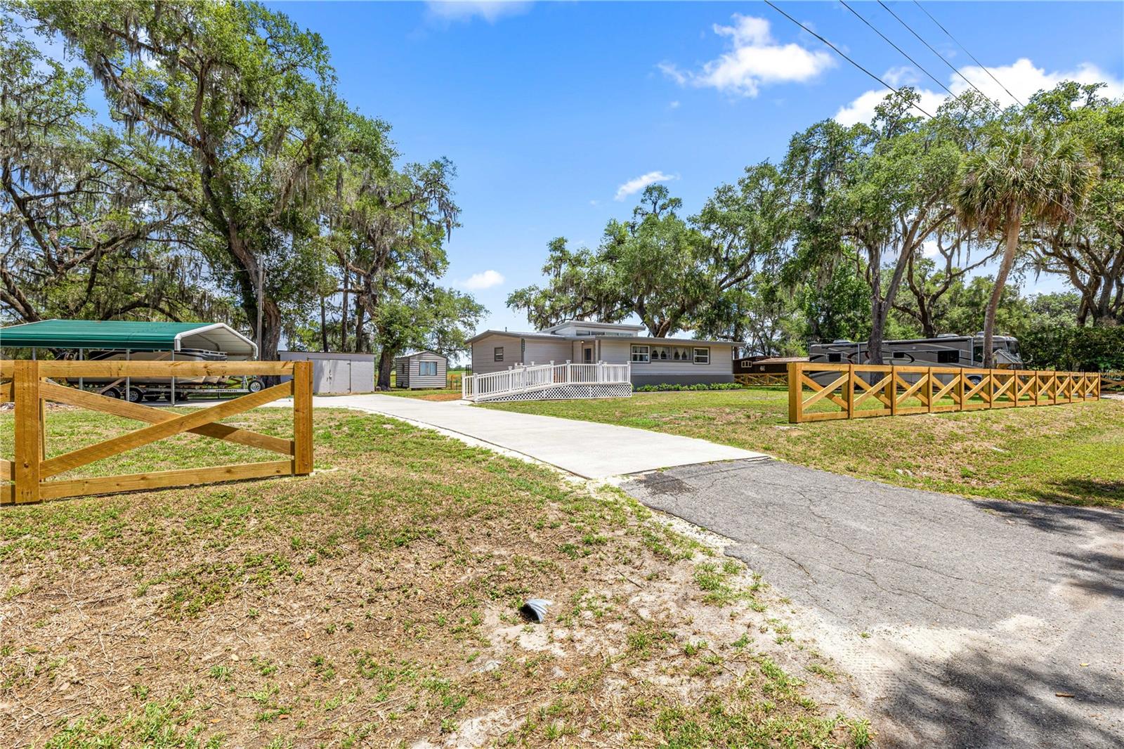 RIVER RETREATS - Residential