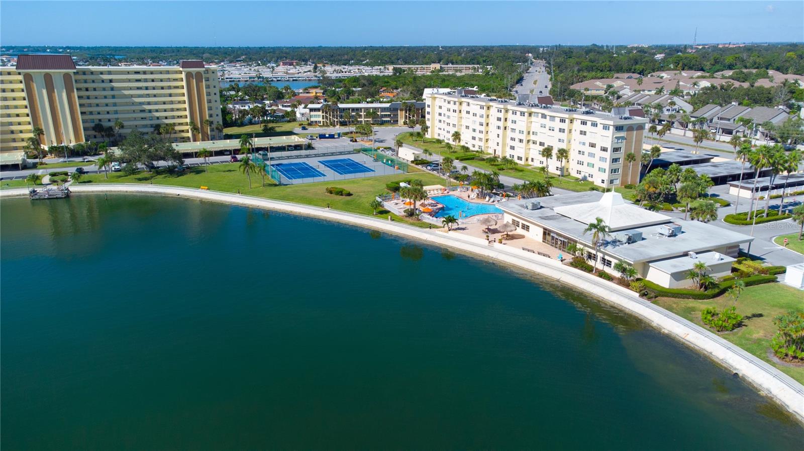 COLUMBIA TOWERS - Residential