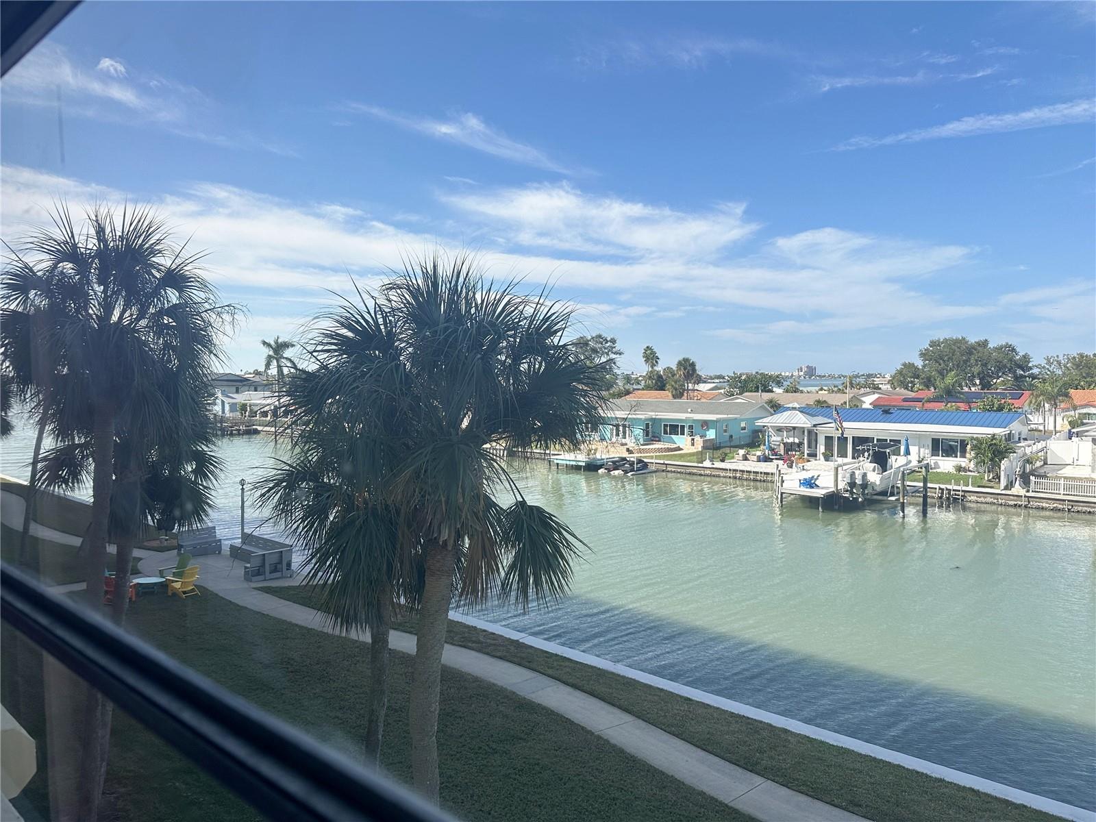 COLUMBIA TOWERS - Residential