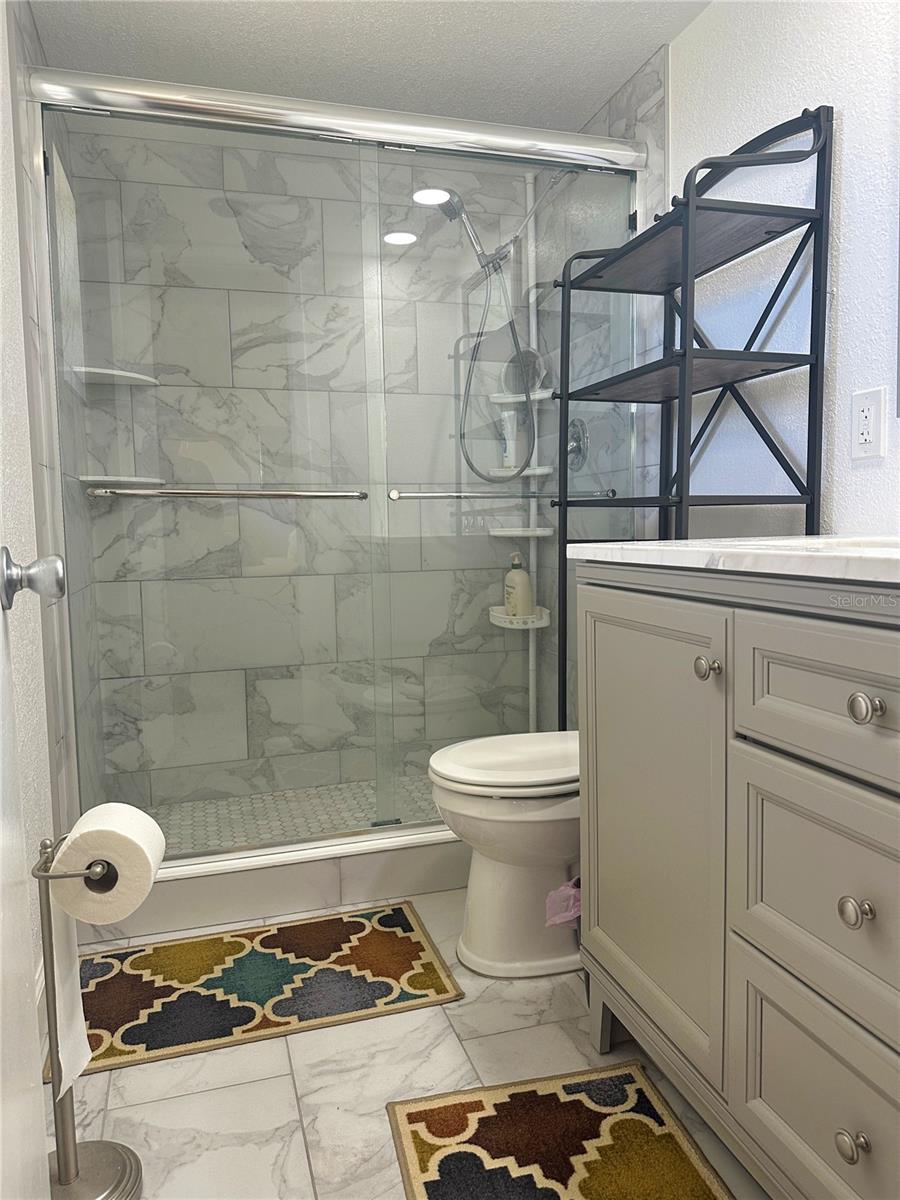 COLUMBIA TOWERS - Residential