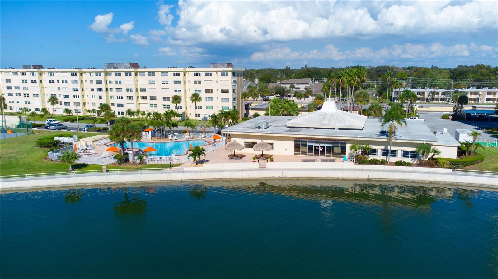 COLUMBIA TOWERS - Residential