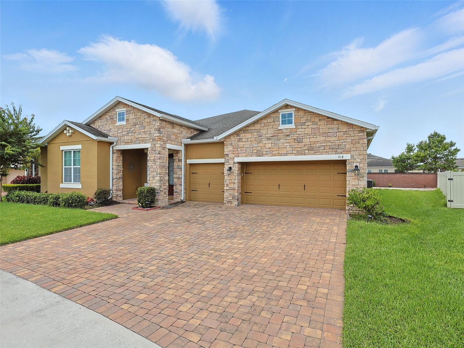 918 BLACKTHORN DRIVE