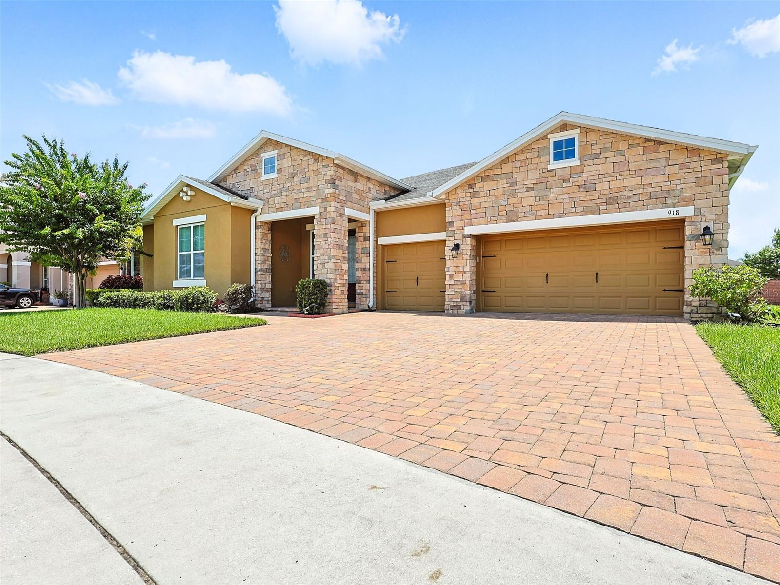 918 BLACKTHORN DRIVE