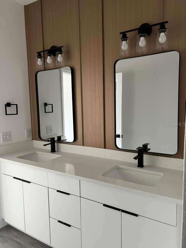 WALK IN WATER LAKE ESTATES PH 05 - Residential