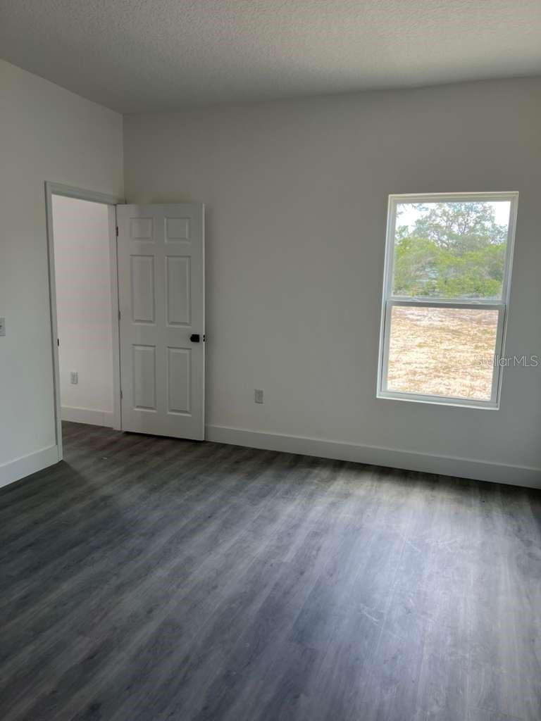 WALK IN WATER LAKE ESTATES PH 05 - Residential