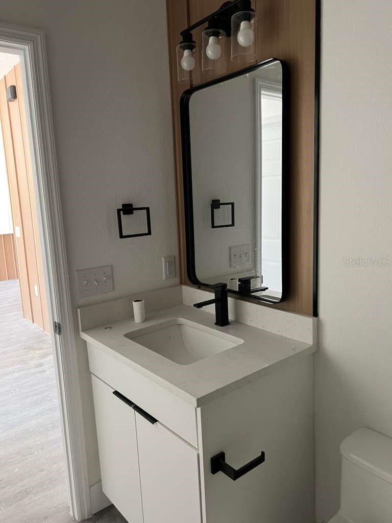 WALK IN WATER LAKE ESTATES PH 05 - Residential