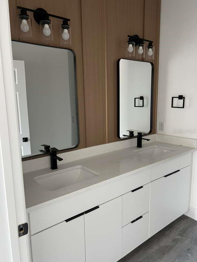 WALK IN WATER LAKE ESTATES PH 05 - Residential