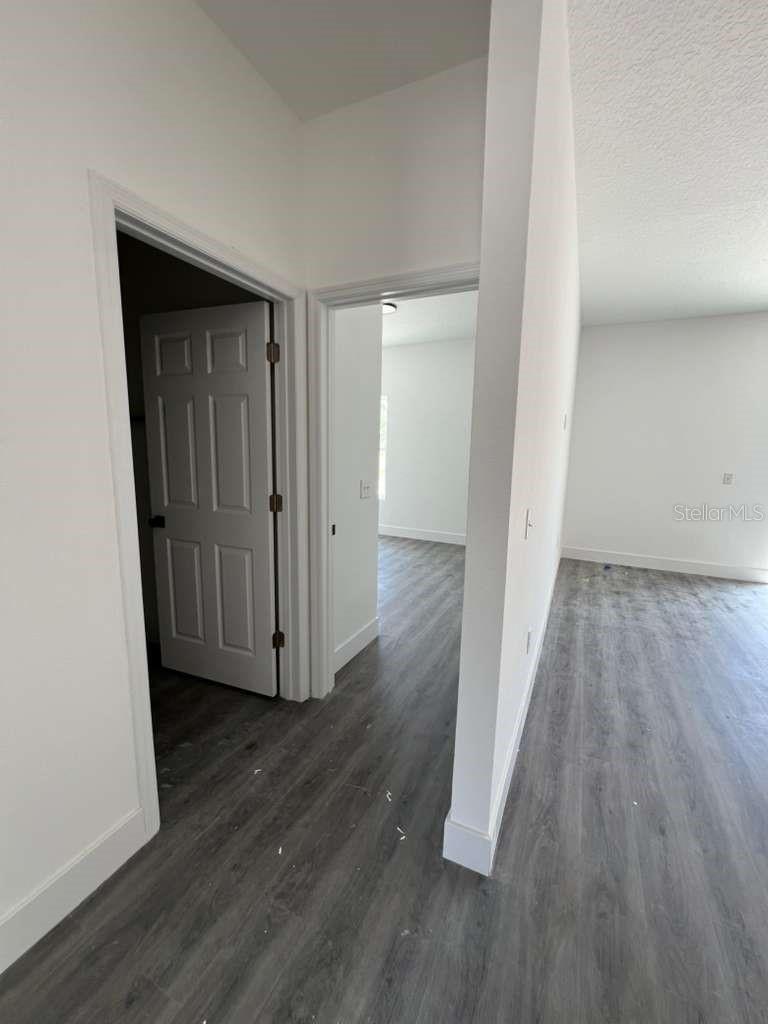 WALK IN WATER LAKE ESTATES PH 05 - Residential