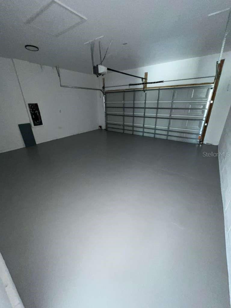 WALK IN WATER LAKE ESTATES PH 05 - Residential