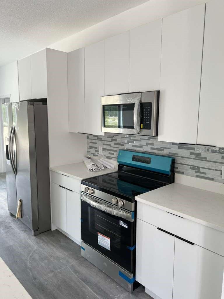 WALK IN WATER LAKE ESTATES PH 05 - Residential