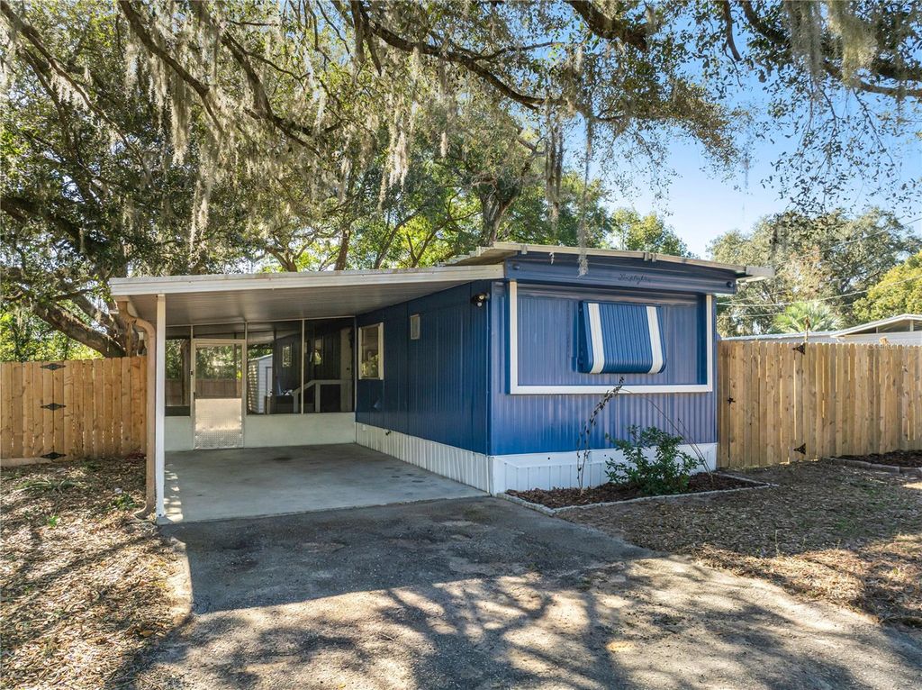 Photo of 10356 SE Highway 42, Summerfield, FL 34491 (MLS # S5143343)