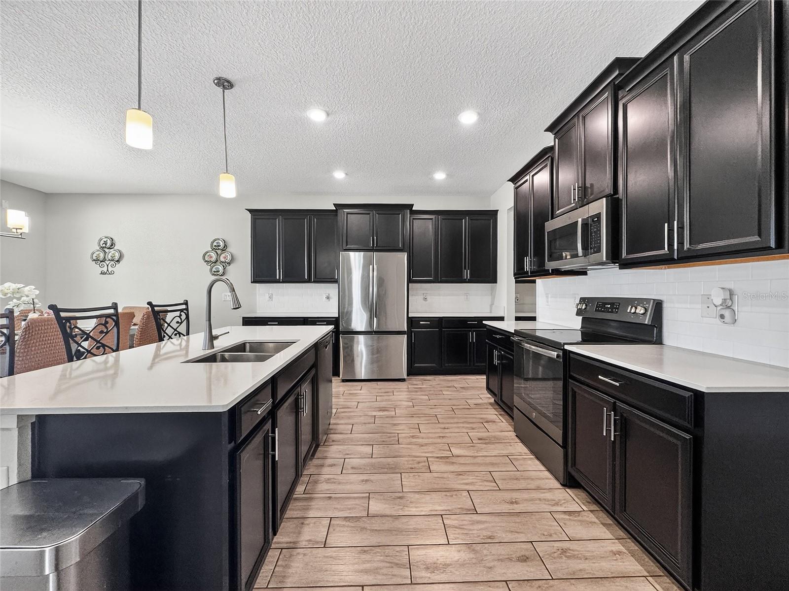 WATERSIDE AT ESTATES - Residential