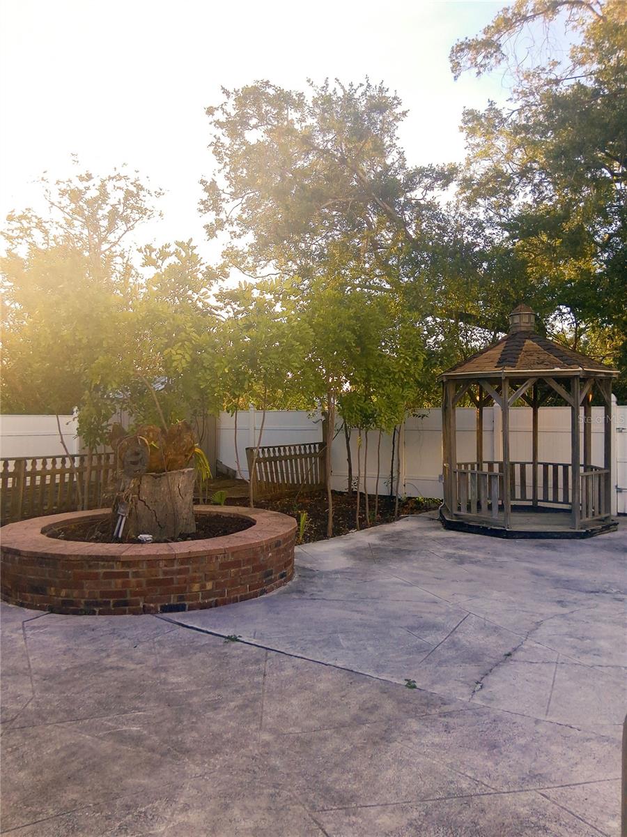 3033 DAWSON STREET