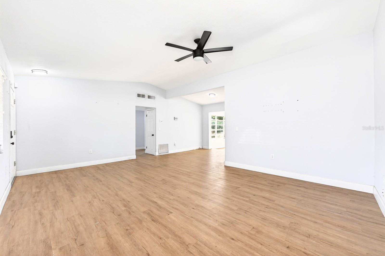 1412 LAKECREST DRIVE