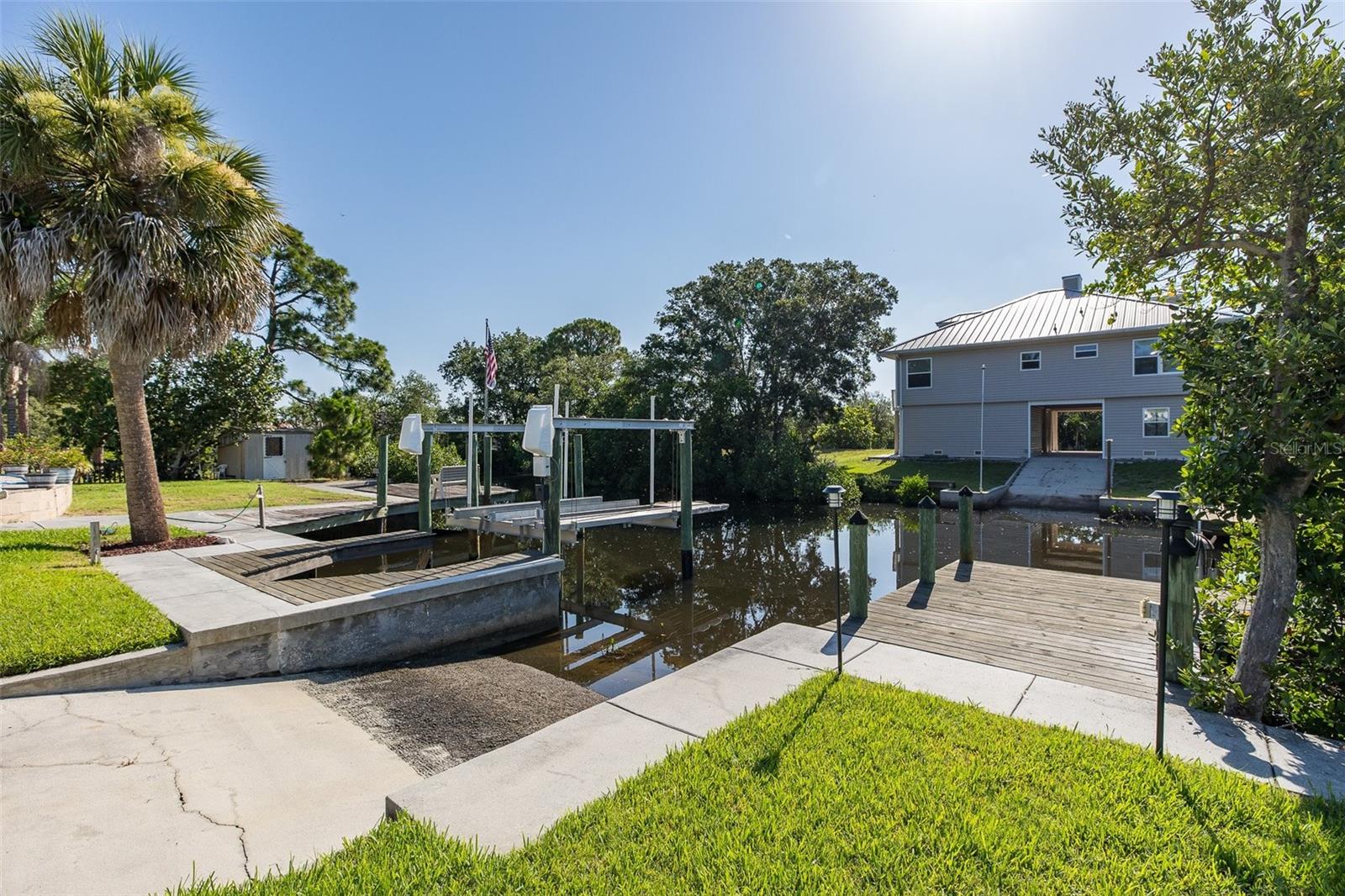 3318 PINEVIEW DRIVE