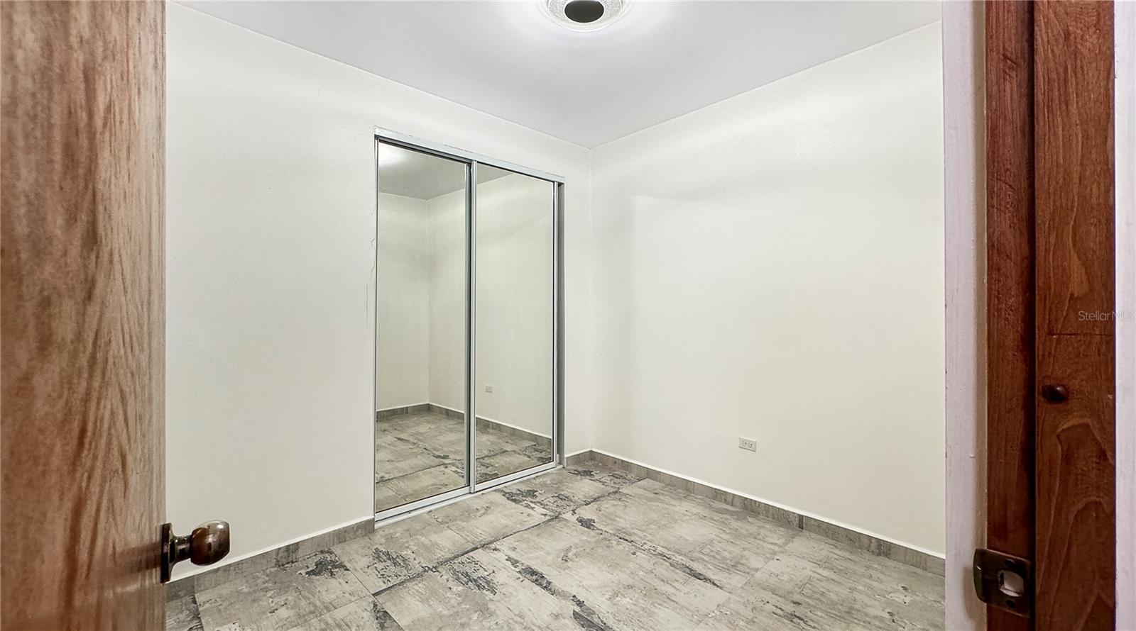 COND. GAMBARO - Residential Lease